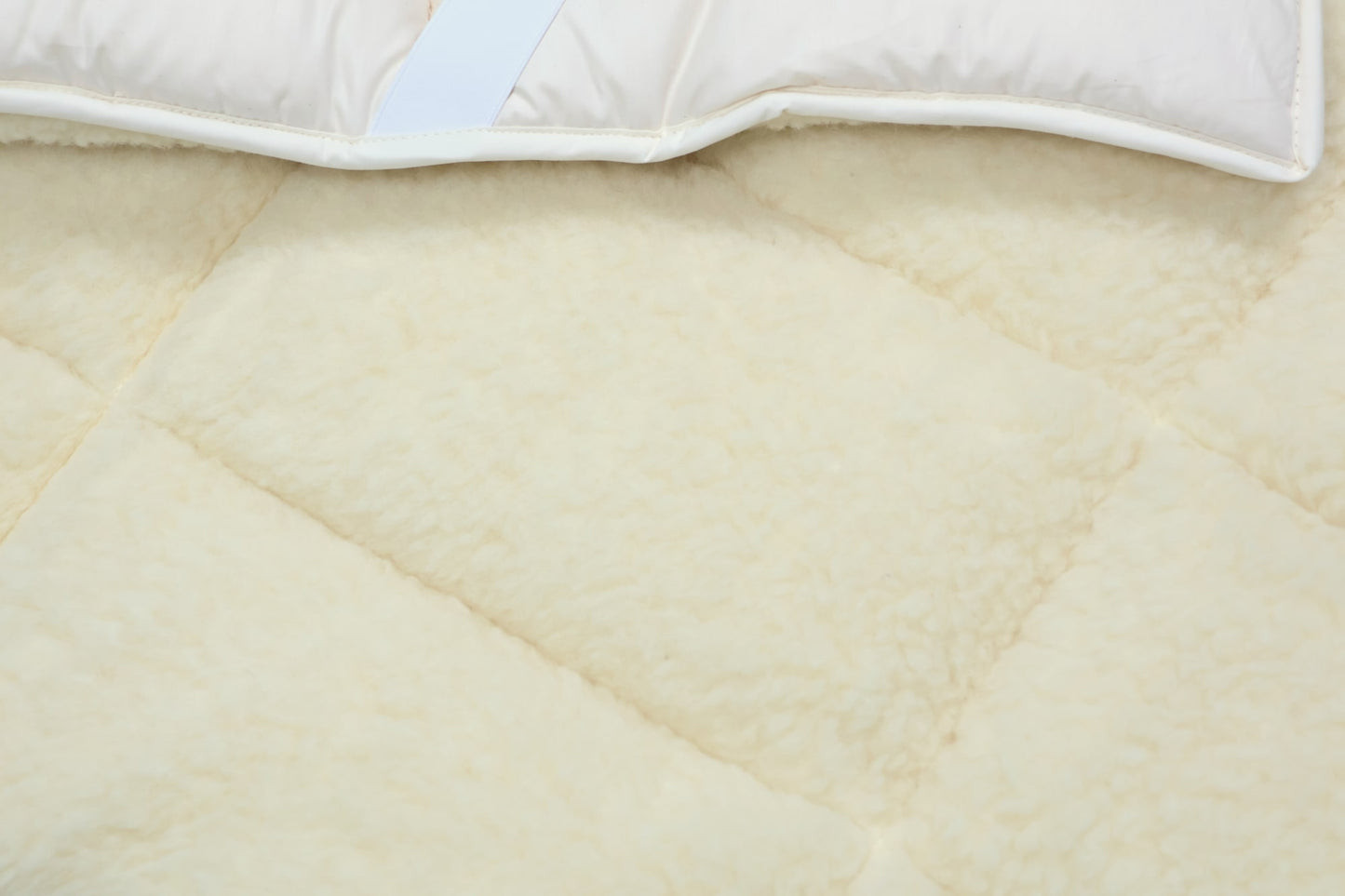 Unterbett Merinowolle kbT, Wollflor Nahaufnahme - KLEINER Naturbettwaren