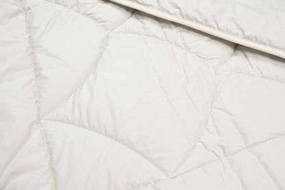Alpaka Steppbett – Nahaufnahme Steppnaht und Füllung | KLEINER Naturbettwaren