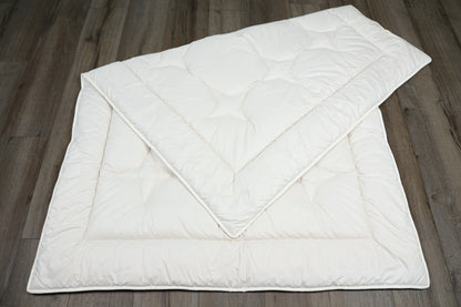 Alkawoll Naturhaardecke – Kamelhaar, Merinowolle & Alpaka, Bio-Baumwollbezug kbA | KLEINER Naturbettwaren
