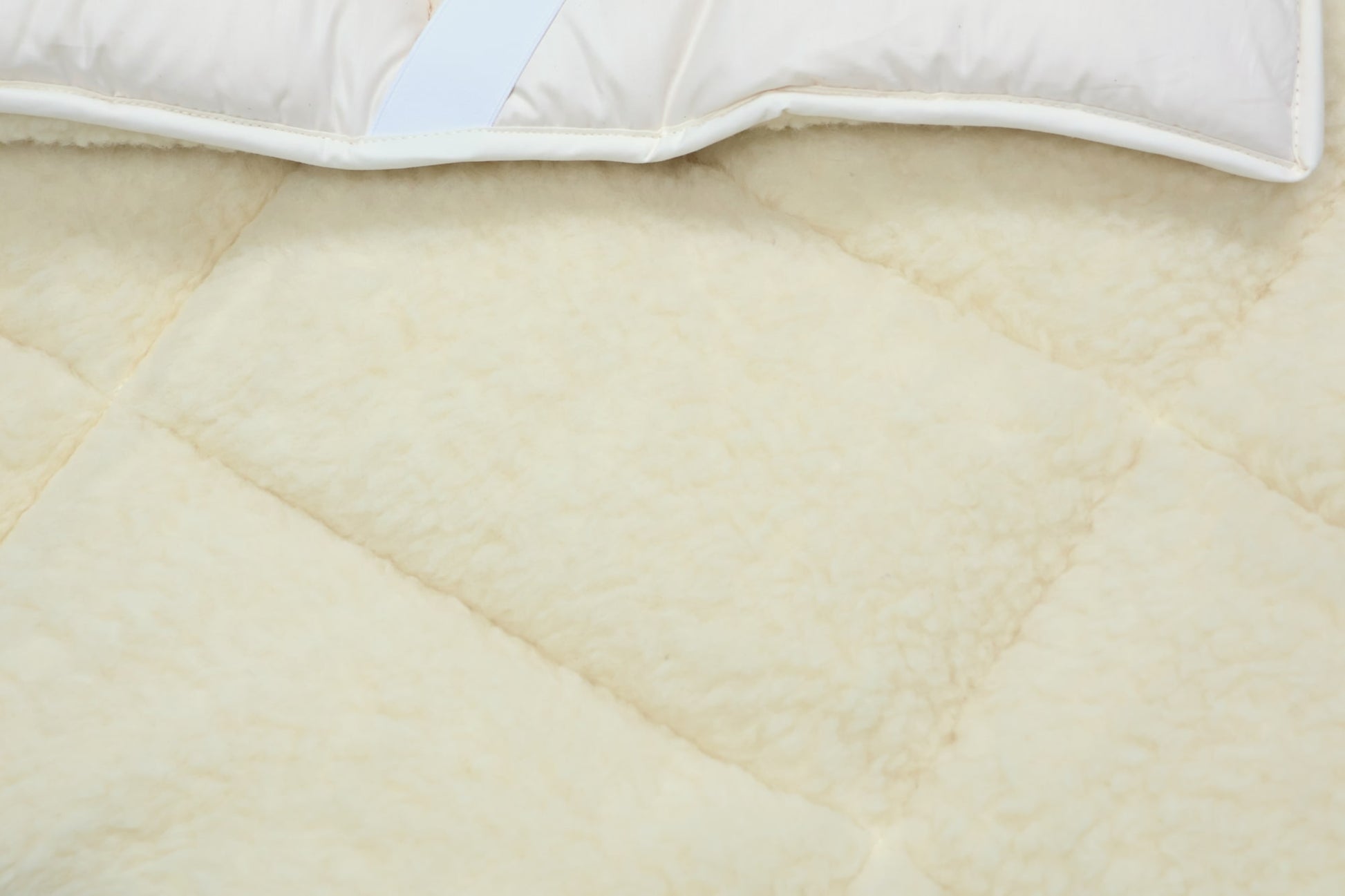 Unterbett Merinowolle kbT, Wollflor Nahaufnahme - KLEINER Naturbettwaren