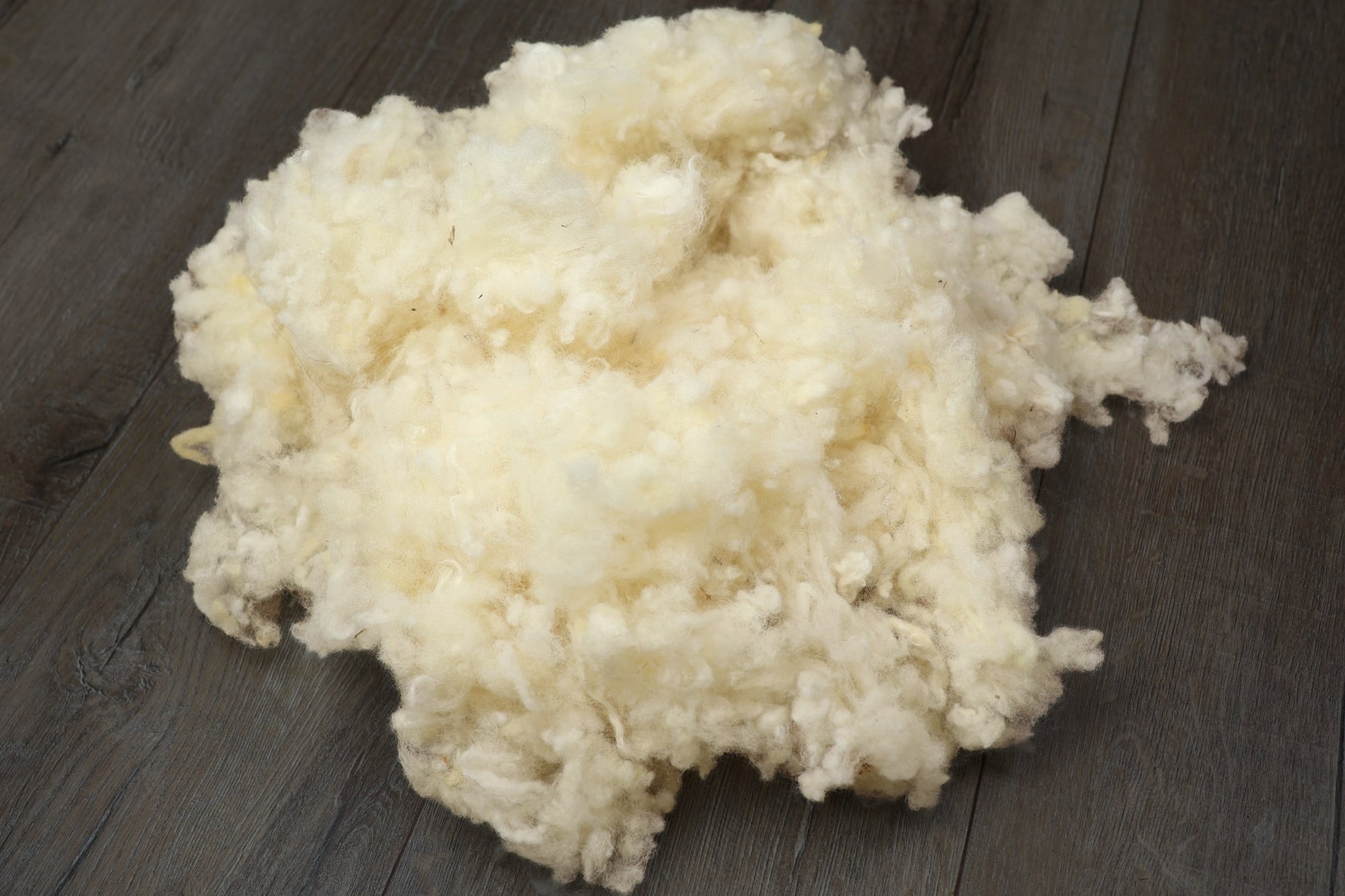 Kopfkissen-Füllung Wollflocken kbT aus eigener Herstellung, 1 kg – KLEINER Naturbettwaren