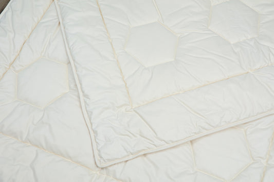 Steppbett Tussah-Wildseide – edles Naturprodukt mit kbA-Baumwollbezug, auf Bestellung gefertigt | KLEINER Naturbettwaren