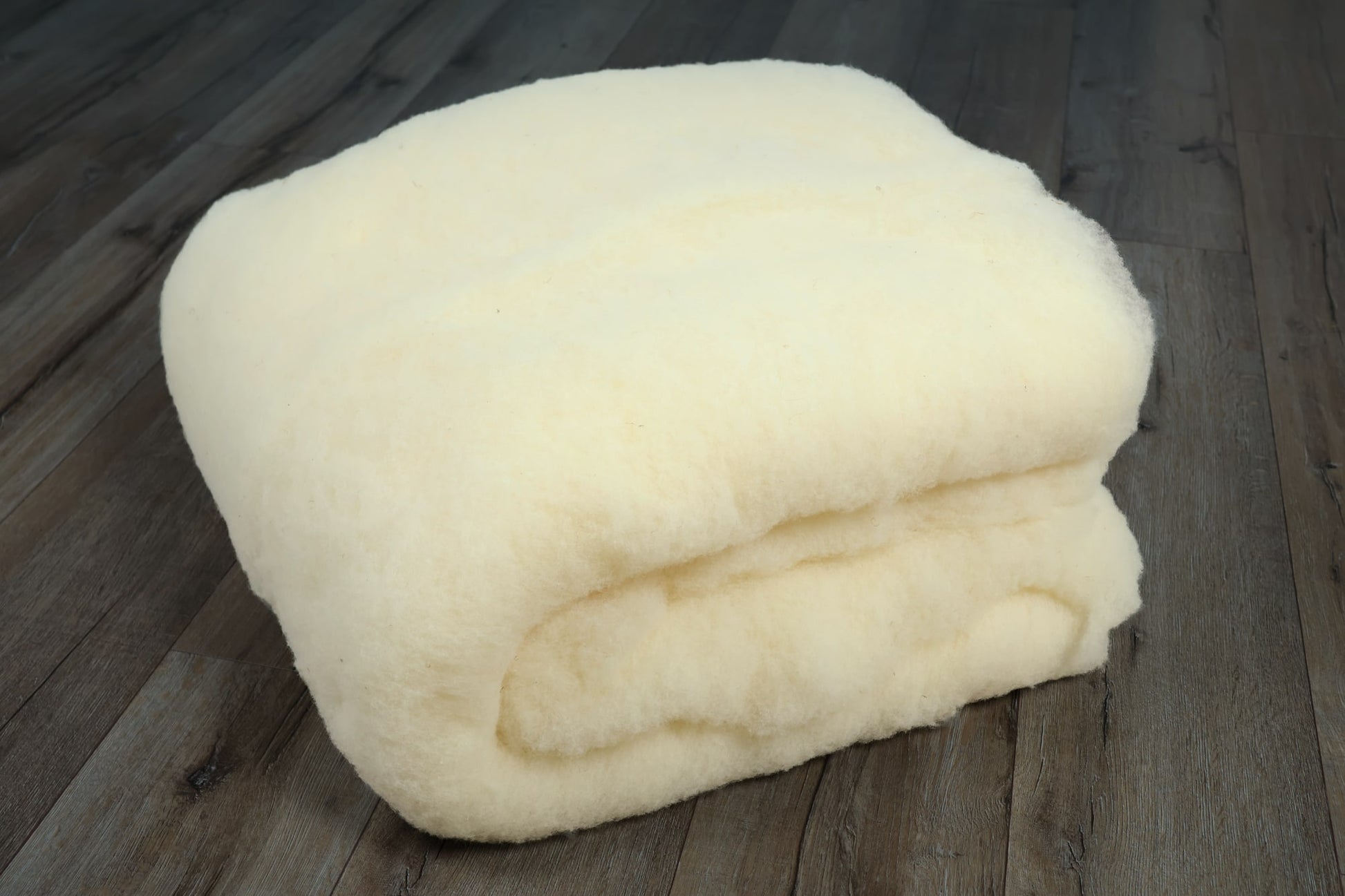 Kopfkissen-Füllung Merinowolle kbT im Vlies, 1 kg – KLEINER Naturbettwaren